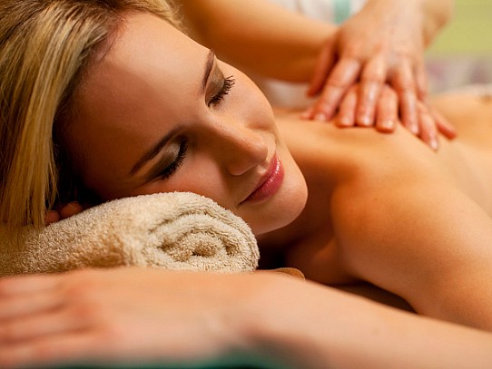 Augustinian massage with relax in the wellness